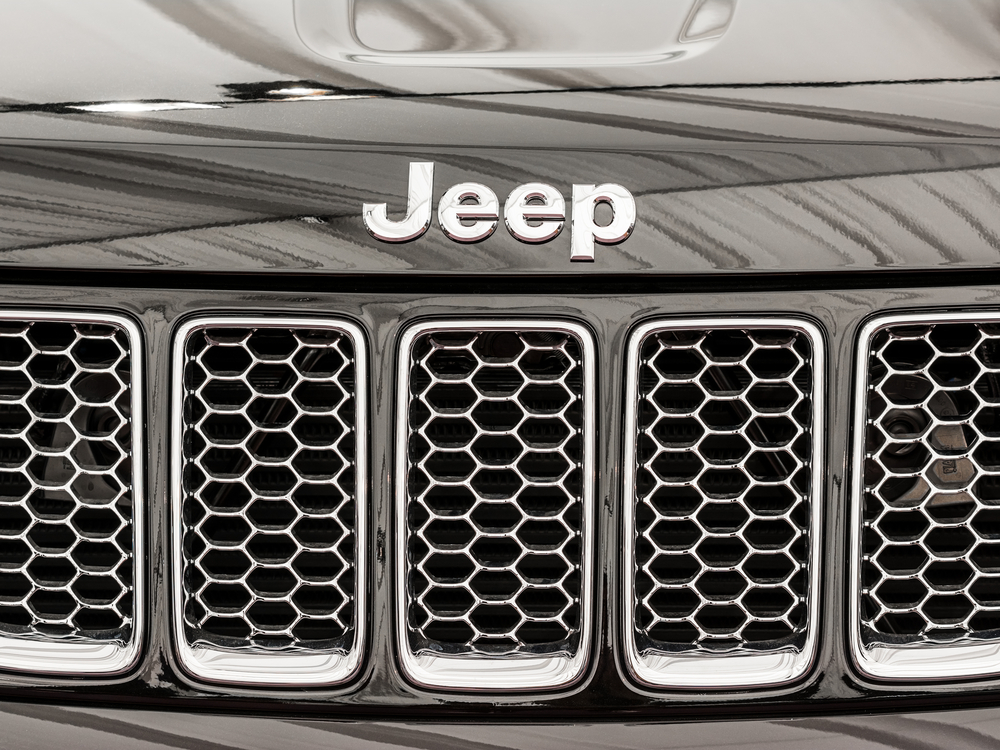 Front grill of a black jeep cherokee