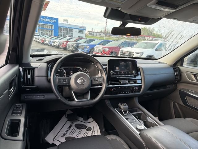 2025 Nissan Pathfinder SV