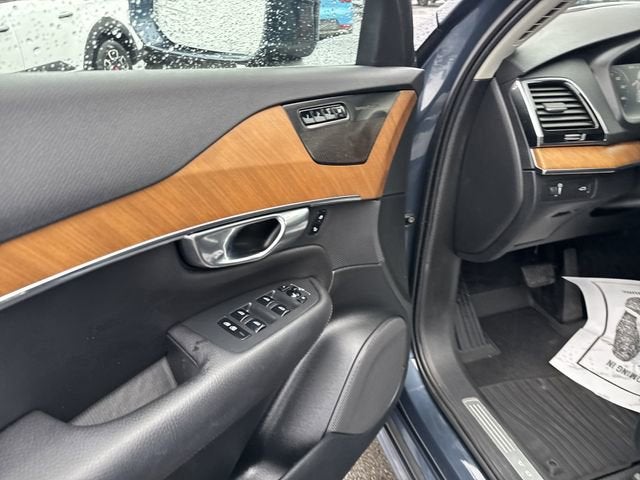 2022 Volvo XC90 Momentum