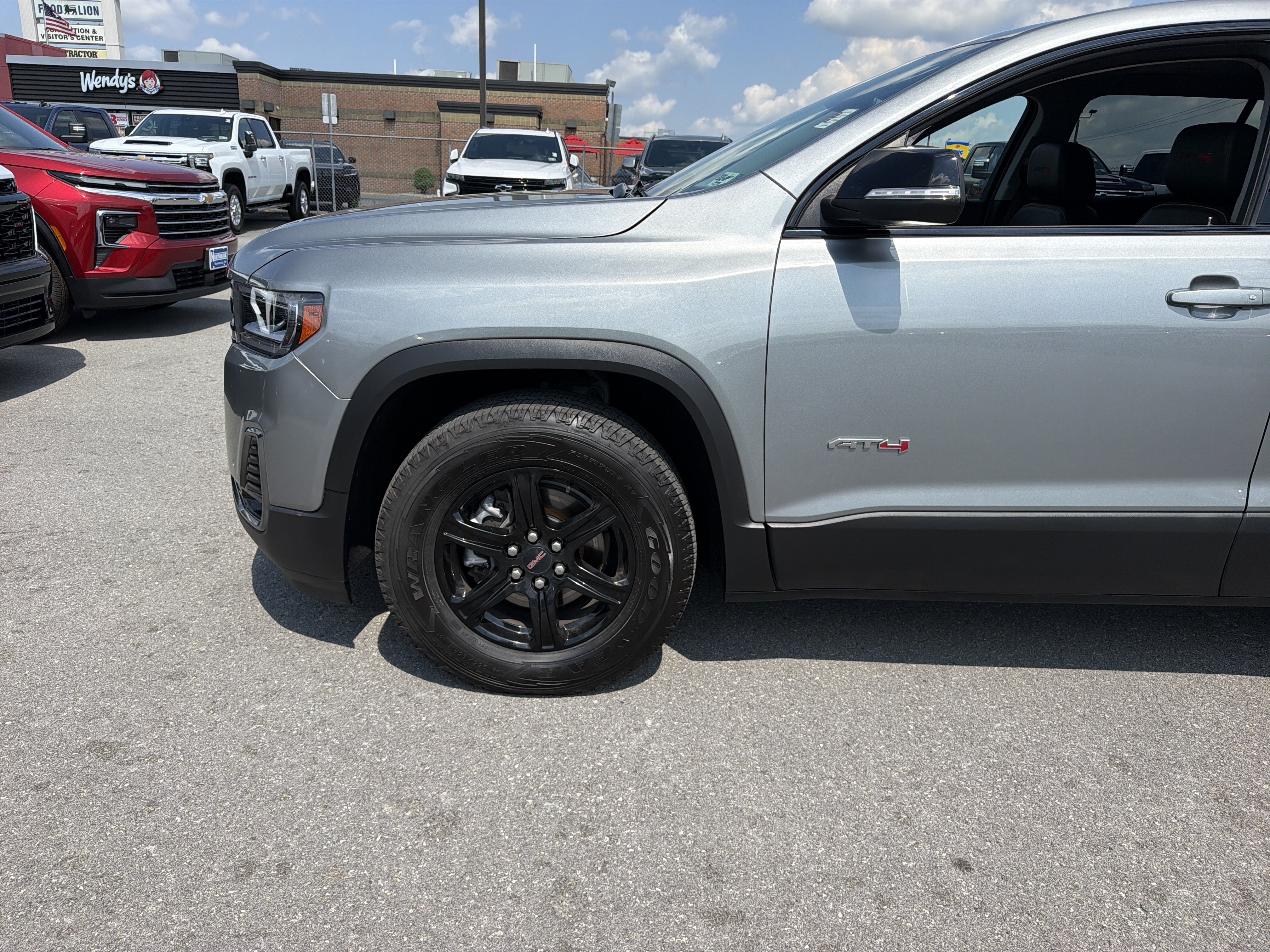 2023 GMC Acadia AT4