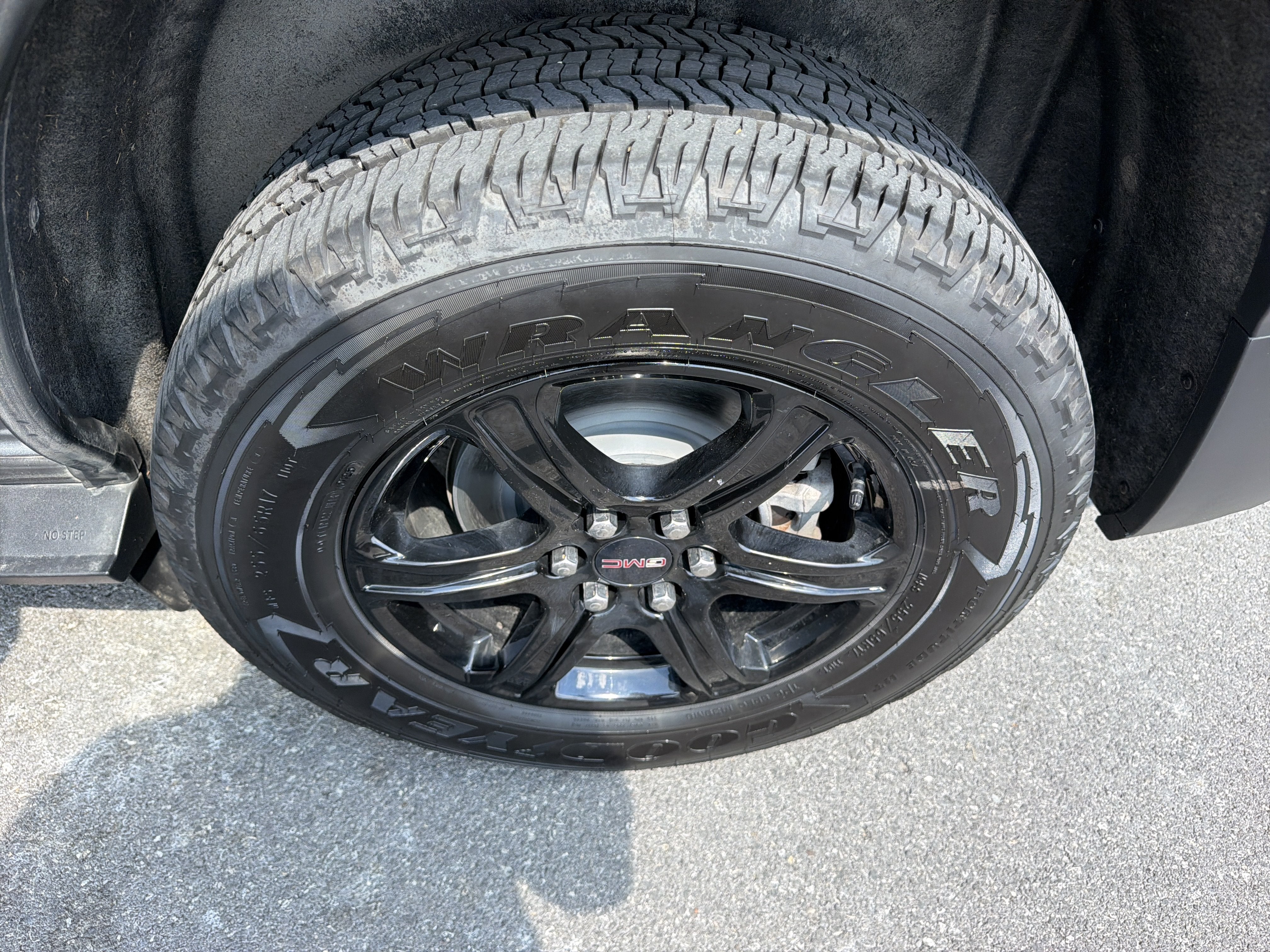 2023 GMC Acadia AT4