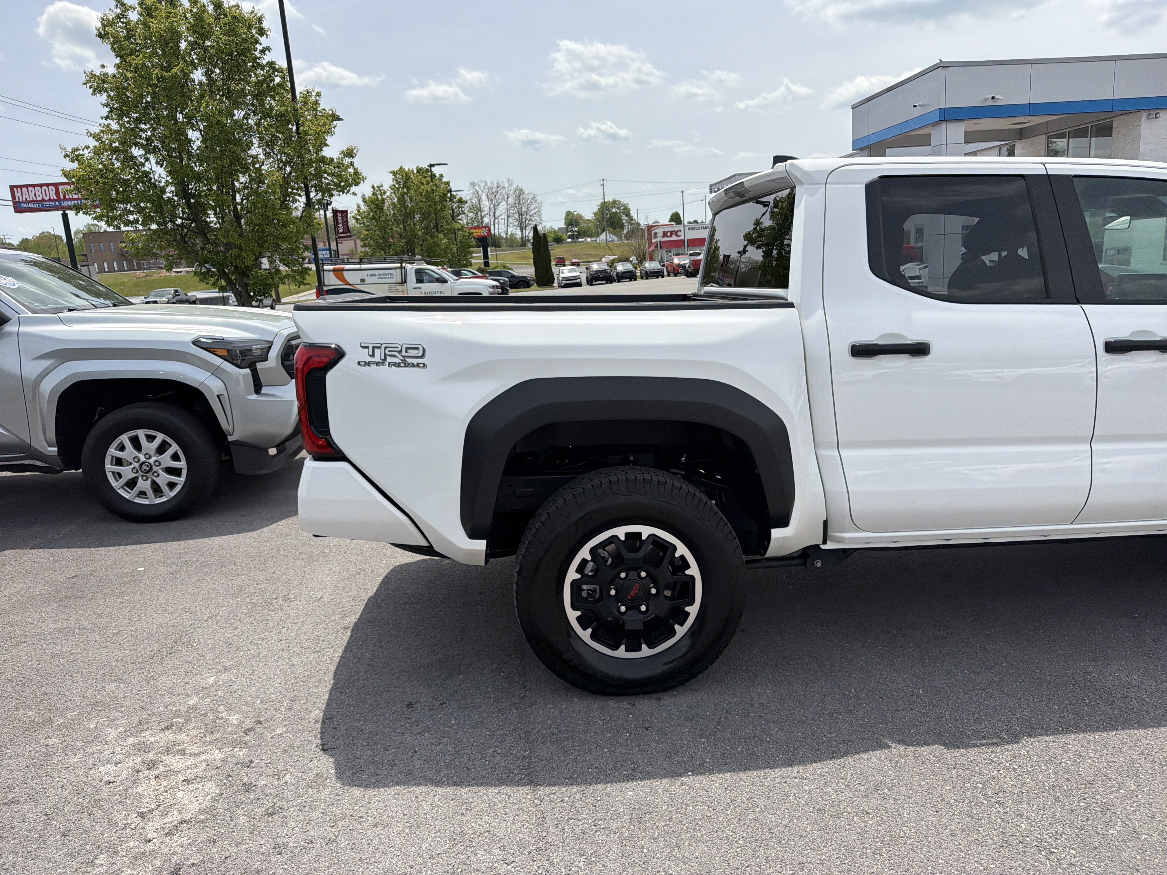2025 Toyota Tacoma 4WD SR