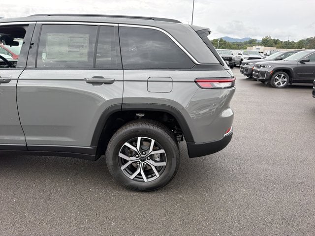 2027 Jeep Grand Cherokee Laredo X