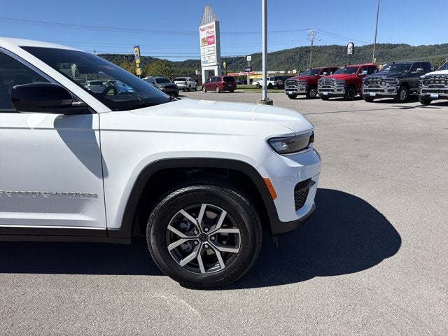 2027 Jeep Grand Cherokee Laredo X