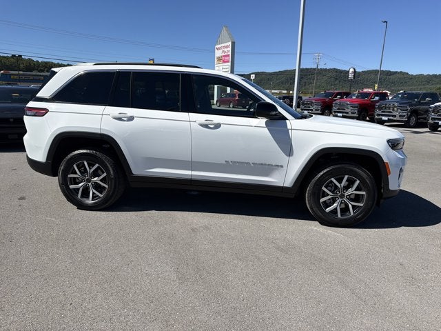 2027 Jeep Grand Cherokee Laredo X