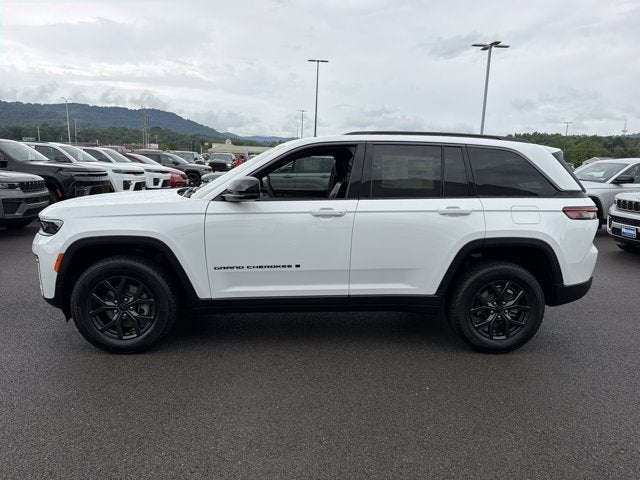 2027 Jeep Grand Cherokee Laredo Altitude