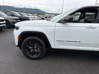 2027 Jeep Grand Cherokee Laredo Altitude