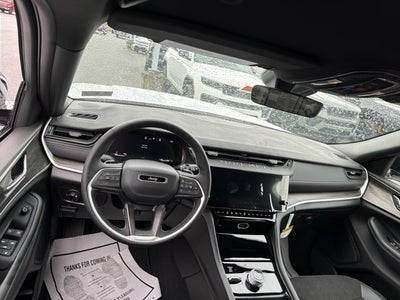 2027 Jeep Grand Cherokee Laredo Altitude