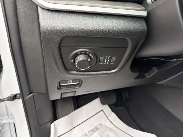 2027 Jeep Grand Cherokee Laredo Altitude