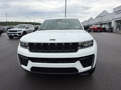 2027 Jeep Grand Cherokee Laredo Altitude