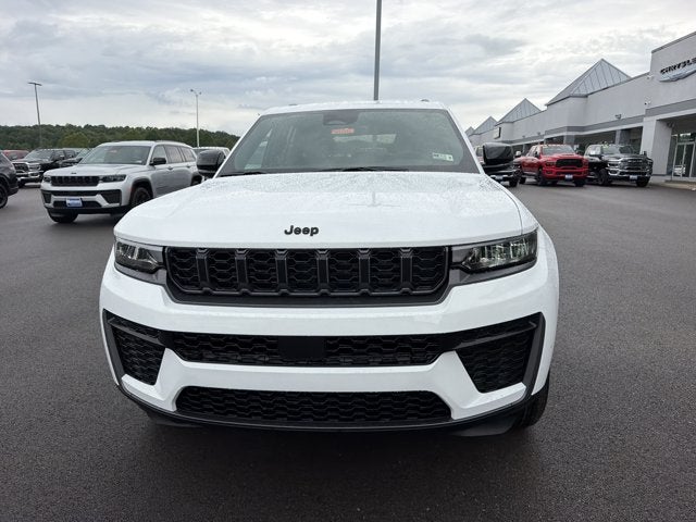 2027 Jeep Grand Cherokee Laredo Altitude
