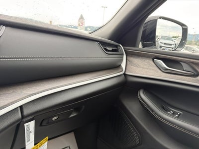 2027 Jeep Grand Cherokee Laredo Altitude