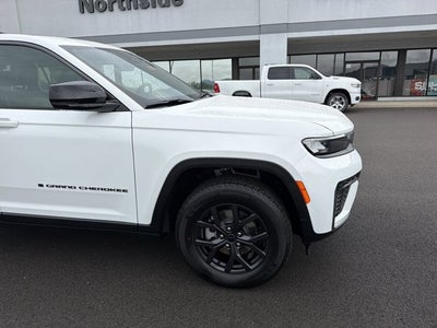 2027 Jeep Grand Cherokee Laredo Altitude