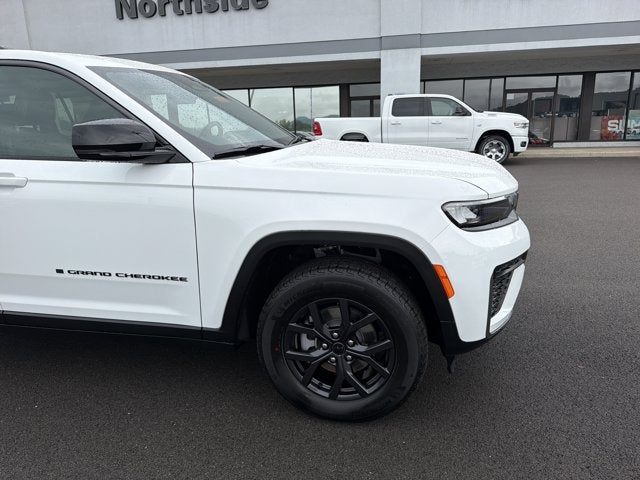 2027 Jeep Grand Cherokee Laredo Altitude