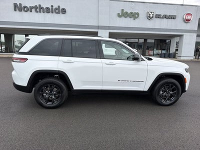 2027 Jeep Grand Cherokee Laredo Altitude