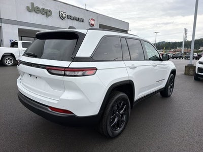 2027 Jeep Grand Cherokee Laredo Altitude