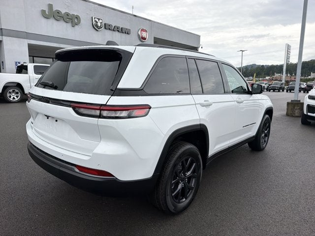 2027 Jeep Grand Cherokee Laredo Altitude