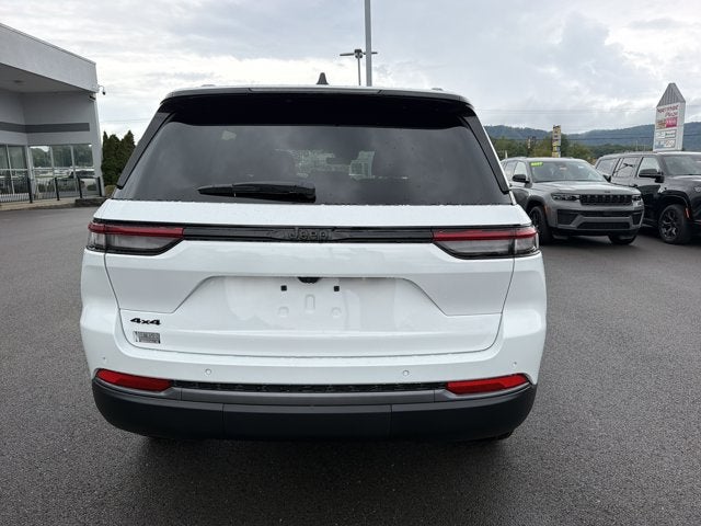 2027 Jeep Grand Cherokee Laredo Altitude