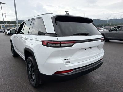 2027 Jeep Grand Cherokee Laredo Altitude