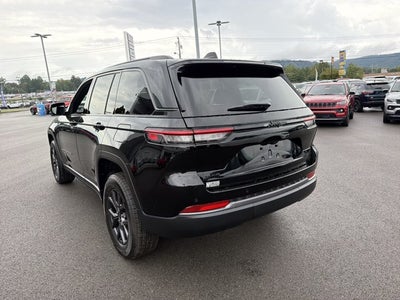 2027 Jeep Grand Cherokee Laredo Altitude