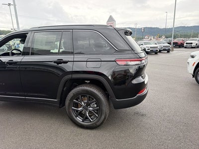 2027 Jeep Grand Cherokee Laredo Altitude