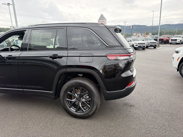2027 Jeep Grand Cherokee Laredo Altitude