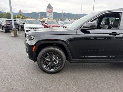 2027 Jeep Grand Cherokee Laredo Altitude