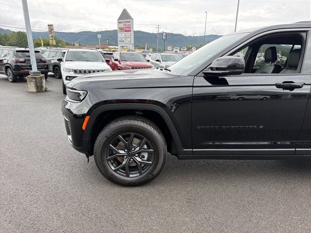 2027 Jeep Grand Cherokee Laredo Altitude