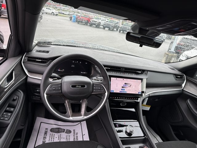 2027 Jeep Grand Cherokee Laredo Altitude
