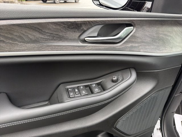 2027 Jeep Grand Cherokee Laredo Altitude