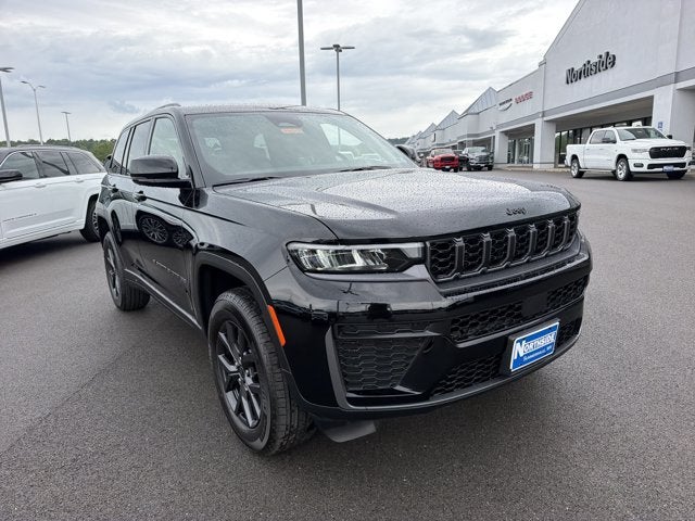 2027 Jeep Grand Cherokee Laredo Altitude
