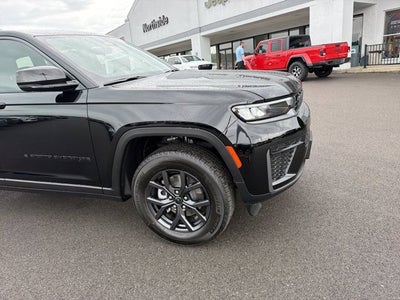 2027 Jeep Grand Cherokee Laredo Altitude