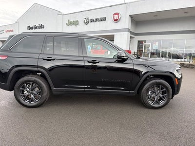 2027 Jeep Grand Cherokee Laredo Altitude