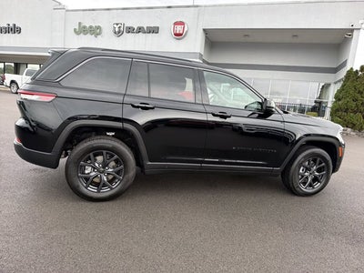 2027 Jeep Grand Cherokee Laredo Altitude