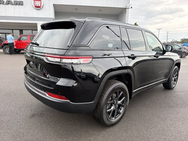 2027 Jeep Grand Cherokee Laredo Altitude