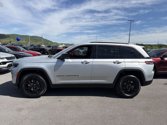 2026 Jeep Grand Cherokee Laredo Altitude