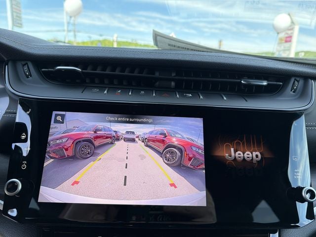 2026 Jeep Grand Cherokee Laredo Altitude