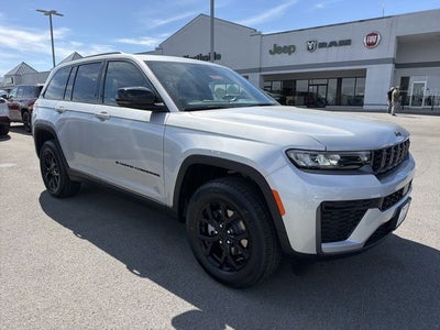 2026 Jeep Grand Cherokee Laredo Altitude
