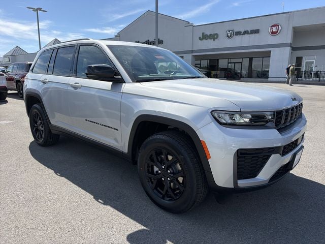 2026 Jeep Grand Cherokee Laredo Altitude