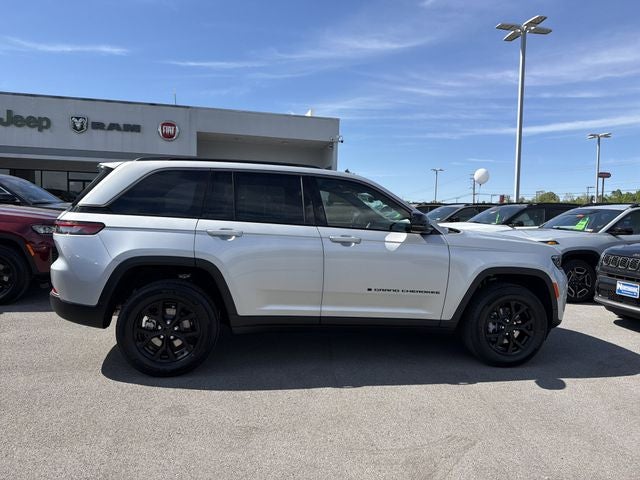 2026 Jeep Grand Cherokee Laredo Altitude