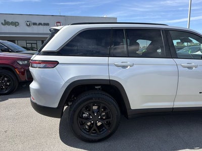 2026 Jeep Grand Cherokee Laredo Altitude