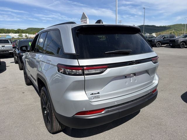 2026 Jeep Grand Cherokee Laredo Altitude