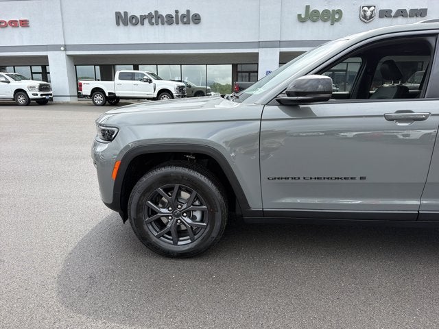 2027 Jeep Grand Cherokee Laredo Altitude