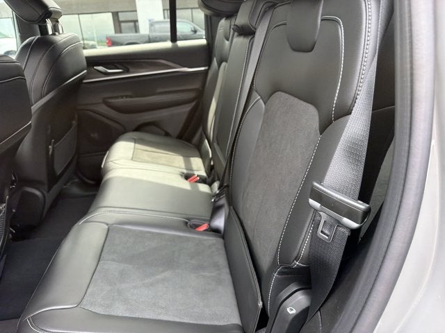 2027 Jeep Grand Cherokee Laredo Altitude
