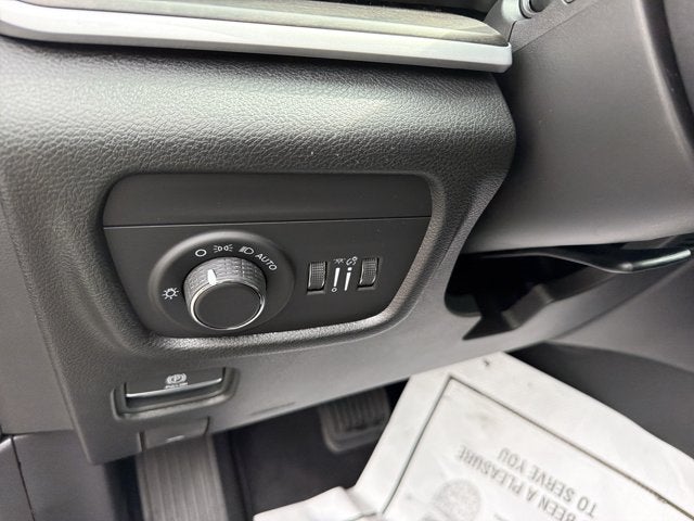 2027 Jeep Grand Cherokee Laredo Altitude