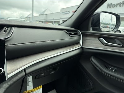2027 Jeep Grand Cherokee Laredo Altitude