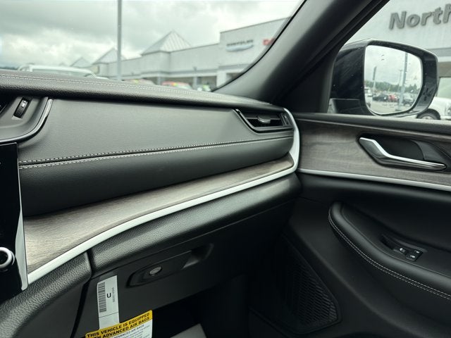 2027 Jeep Grand Cherokee Laredo Altitude