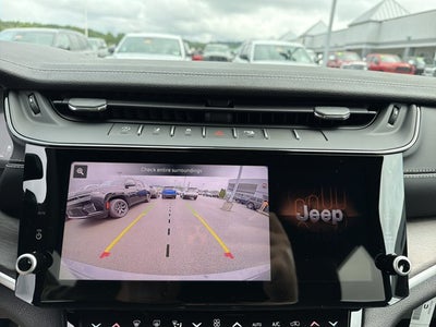 2027 Jeep Grand Cherokee Laredo Altitude