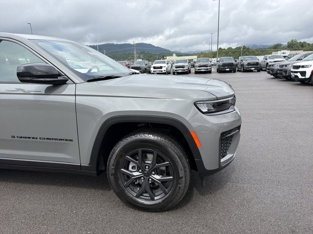 2027 Jeep Grand Cherokee Laredo Altitude