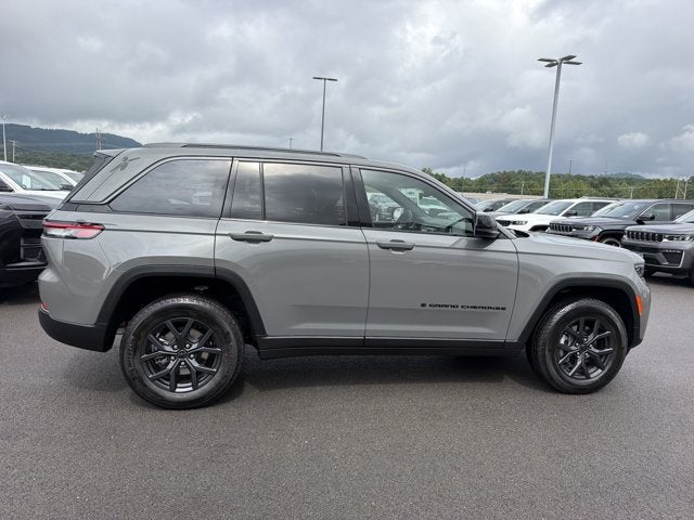 2027 Jeep Grand Cherokee Laredo Altitude